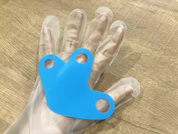 ビニール手袋が脱げる『あのイライラ』を解消！　ダイソーグッズに「こういうの探してた」