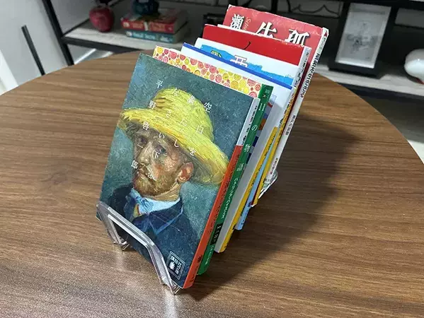 ハンカチスタンドがキッチンの収納にも役立つ　100均アイテムの意外な使い道3選