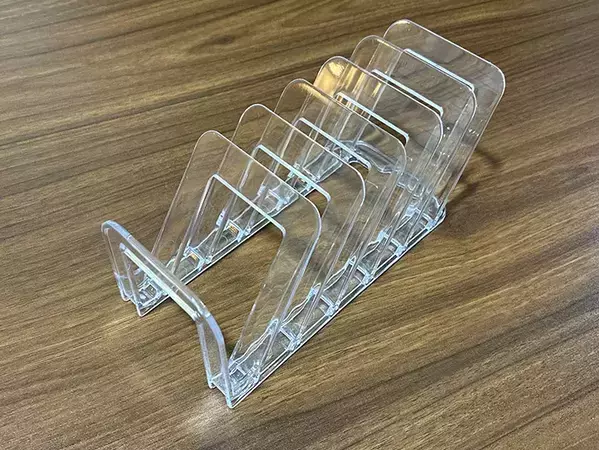 ハンカチスタンドがキッチンの収納にも役立つ　100均アイテムの意外な使い道3選