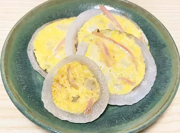 新タマネギに卵を注いで焼くと…？　完成した料理に「インパクト抜群」「お弁当にもいい」