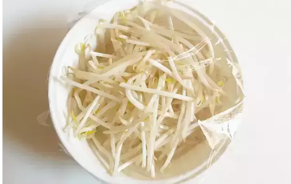 モヤシがあったら作って！　材料3つを加えてレンチンすると…「夫がおかわり希望」