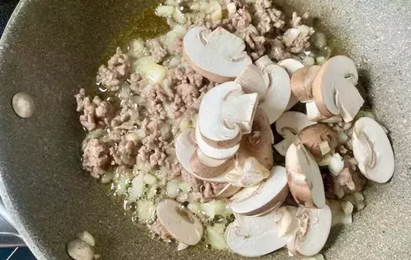 いつものパスタに飽きたら…　ゴロゴロ肉の『白いボロネーゼ』に「簡単すぎた」「夫がドはまり」