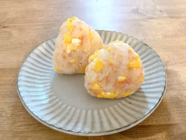 おにぎりの具材、マンネリ化してない？　混ぜ込むだけの「簡単レシピ」が子供に大好評！