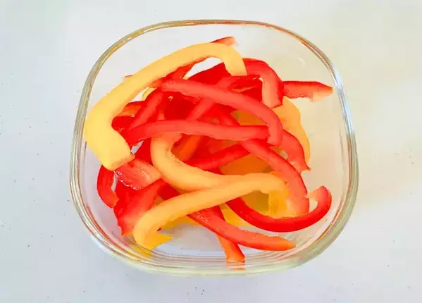 真似したくなるパプリカの食べ方　振るだけでできる簡単副菜レシピ