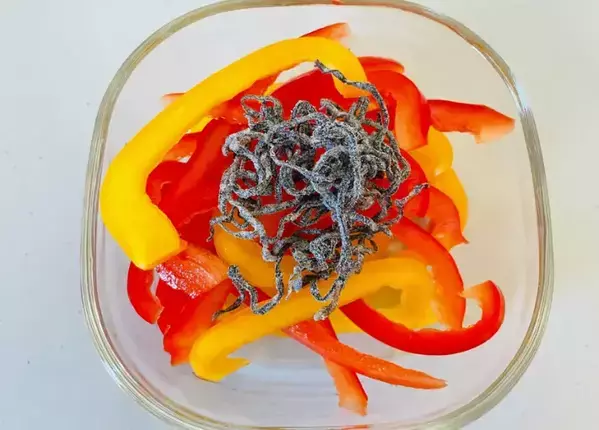 真似したくなるパプリカの食べ方　振るだけでできる簡単副菜レシピ