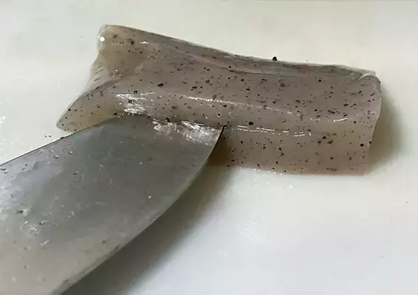 こんにゃくに切り込みを入れて…　油揚げ不要の『いなり寿司』が最高だった