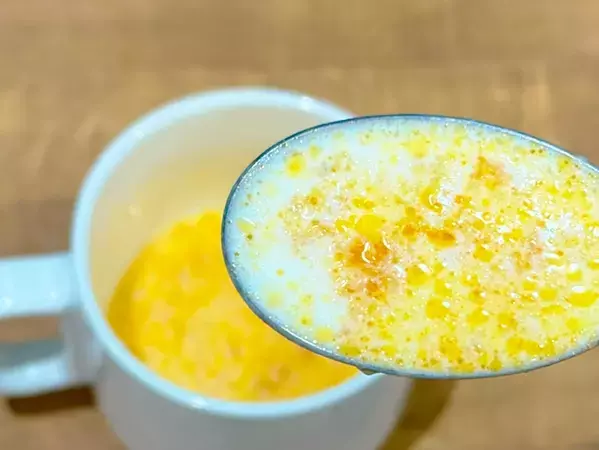 【検証】これ知ってた？　うまい棒を粉々にして牛乳注いだら…