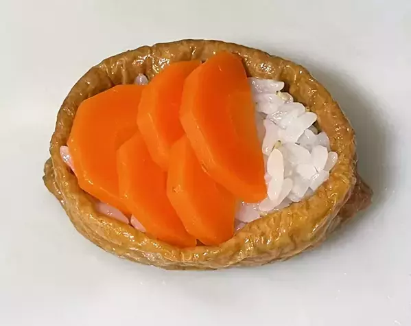 『いなり寿司』はこう食べる！　野菜を切って飾るだけの「かわいすぎる」アレンジ