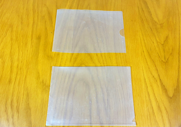 クリアファイルを半分にカット　実用性バツグンな収納術に「使い道が広すぎる」