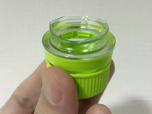 飲み終えたペットボトルの先を切って…　1分で作れる『小物ケース』が便利だった【活用法3選】