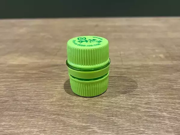 飲み終えたペットボトルの先を切って…　1分で作れる『小物ケース』が便利だった【活用法3選】