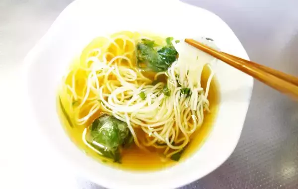製氷皿に『大葉』を入れて…　完成したものに「え、何これ！」「便利すぎ」