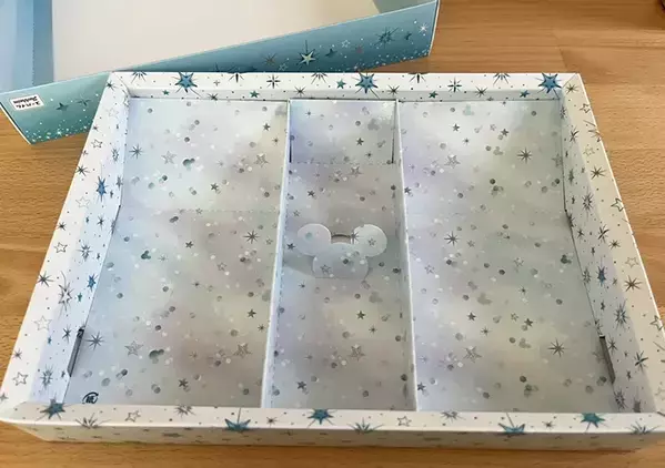 ディズニーの空き箱、中の「仕切り」はそのままに！　玄関やトイレで役立つ便利な活用術