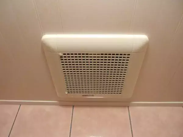 「見ていて爽快！」　トイレ換気扇の汚れをごっそり取る掃除テク【掃除の裏技4選】