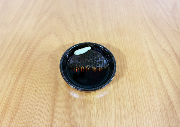 ダイソーの『醤油皿』の形がなんかヘン！？　使ってみて納得した理由とは…【レビュー】