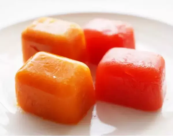 「毎回切るのをやめました」　製氷皿を使ったタマネギの保存法に「知らなかった」「絶対やる」【保存テク4選】