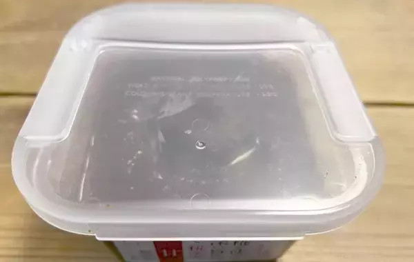 ダイソー『味噌のフタ』が万能すぎた！　3つの活用法を試したら「ピッタリ入る」「即買い足した」