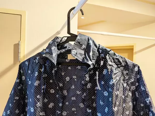 帰宅後の濡れたレインウエア、洗う？洗わない？　専門メーカーに聞いた「正解」は…