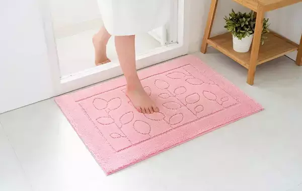 「バスマットにカビが生えた…」　日用品メーカーに聞いた『対処法』が梅雨時期に役立つ！