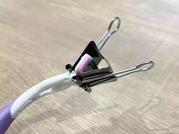 ダブルクリップで挟んだのは？　意外なアイテムに「こんなにぴったりだったなんて」