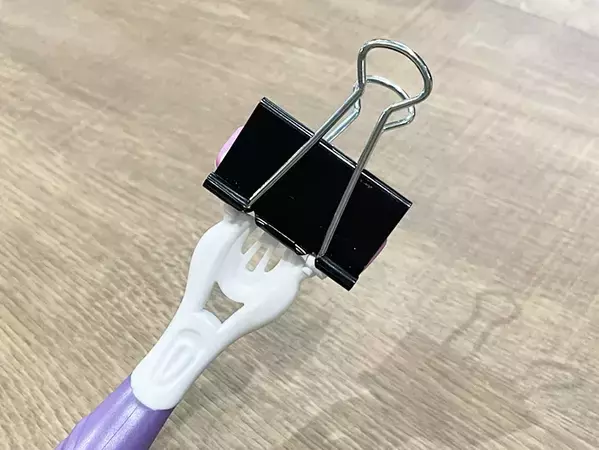 ダブルクリップで挟んだのは？　意外なアイテムに「こんなにぴったりだったなんて」