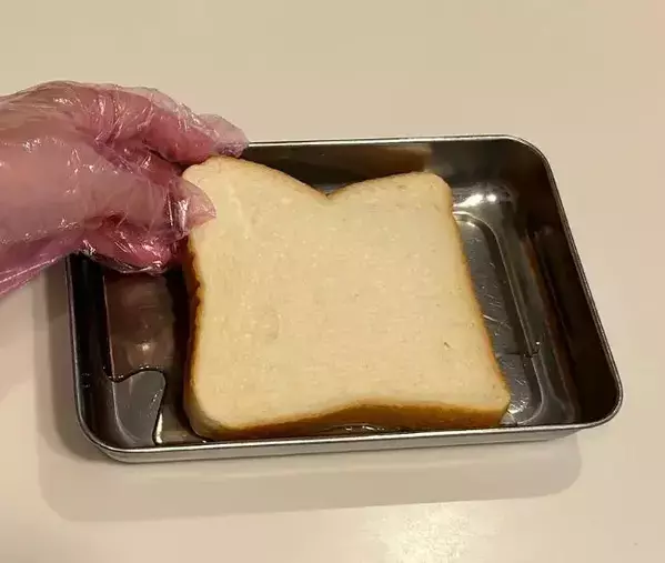 食パンはそのまま焼かないで！　『麦茶』に浸した結果に「目からウロコ」