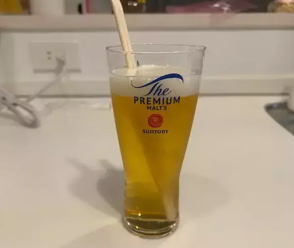 ビールに割り箸を入れると…？　驚きの光景に「マジか」「知らなかった」