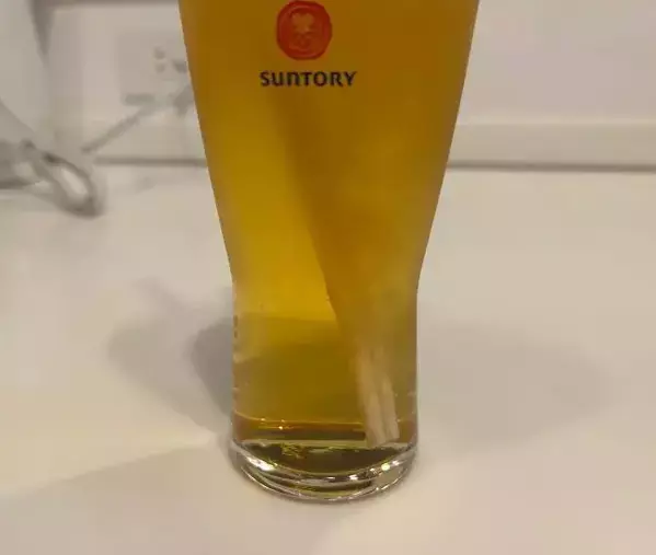 ビールに割り箸を入れると…？　驚きの光景に「マジか」「知らなかった」