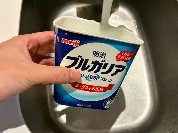 ヨーグルト容器のキッチン再利用法　夏場の生ゴミ収納に生かす、2ステップの簡単アイディア