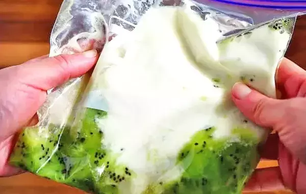 キウイ2個をジッパー袋でつぶして…　管理栄養士が試した「栄養アップの簡単おやつ」