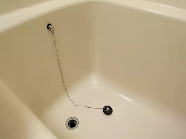 入浴後はすぐお湯を抜いて！　リクシルに聞いた「浴槽のざらつき予防」