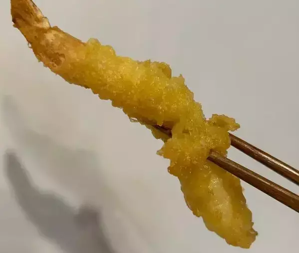 しなしなの天ぷら　霧吹きで吹きかけたのは？食べ方に「次からコレ」「全然違う」