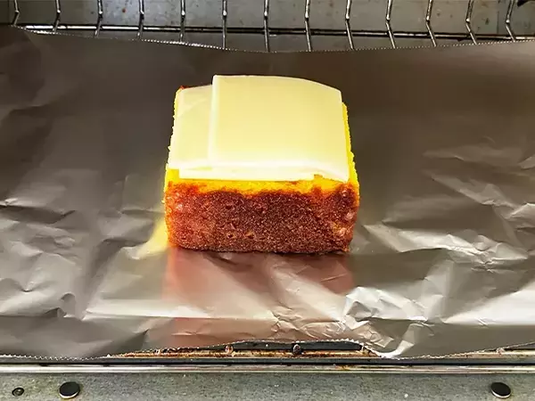 とろけるチーズを4等分して？　できたアレンジ“お菓子”に「リピート確定」【レシピ】