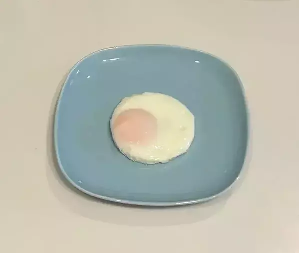 「いつもと違う！」　家族が喜ぶ目玉焼き　マグカップを活用しただけで？