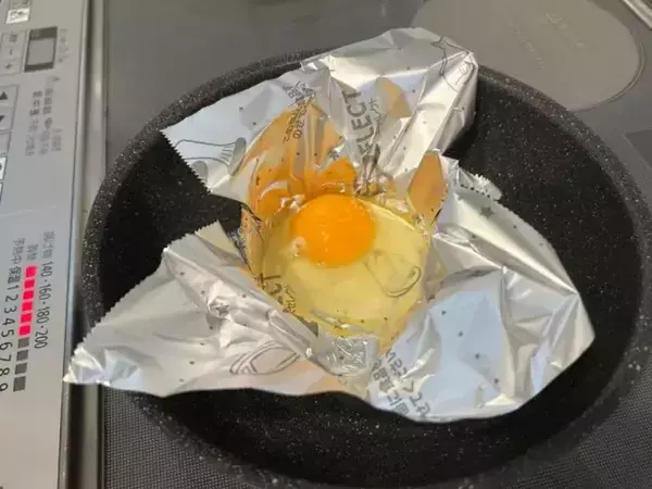 「いつもと違う！」　家族が喜ぶ目玉焼き　マグカップを活用しただけで？