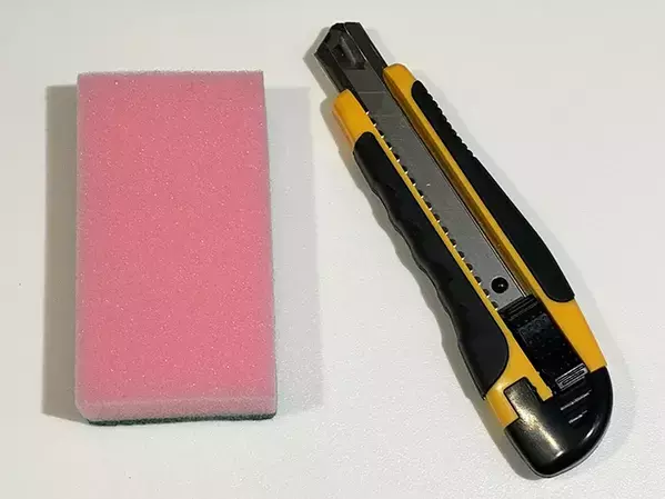 スポンジに5カ所の切れ込みを入れて…　洗い物や掃除が効率的になる裏ワザ【作業1分】