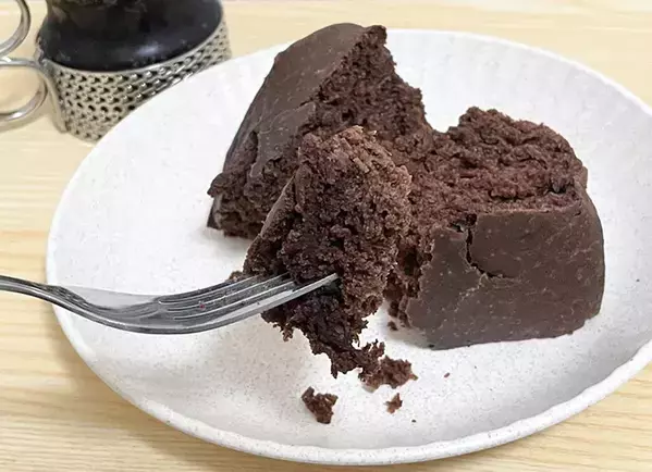 ケーキ作りに『コーラ』を使う　ホットケーキミックスで作るおやつに「食べる手が止まらない」
