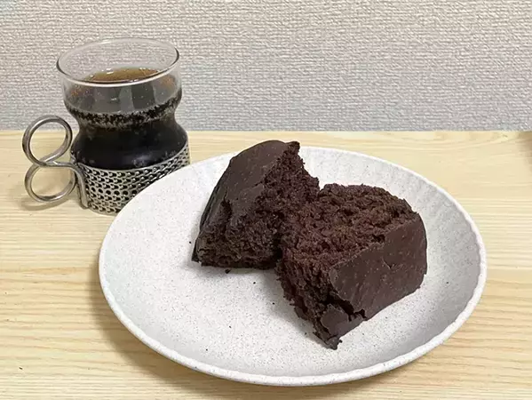 ケーキ作りに『コーラ』を使う　ホットケーキミックスで作るおやつに「食べる手が止まらない」