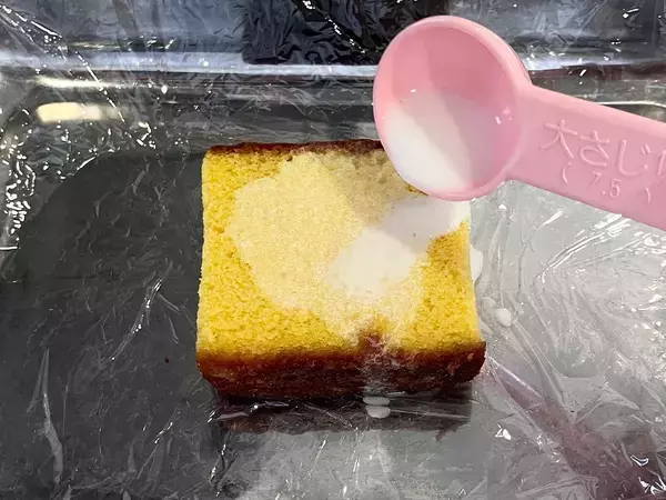カステラに牛乳をかけて？　作業3分で完成“簡単”スイーツアレンジ【手順】