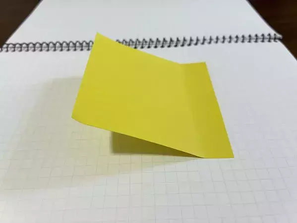 もう付箋が『クルン』とならない！　仕事や勉強のイライラが解決する簡単テク【2選】