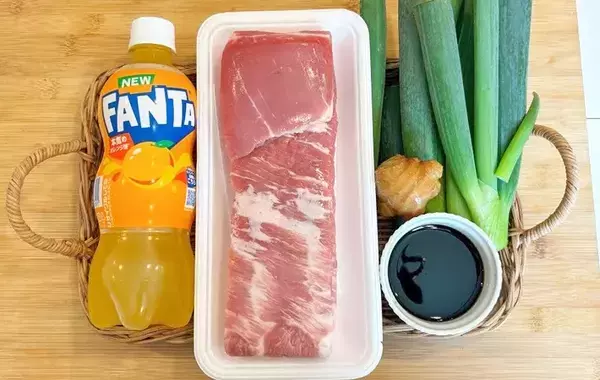 豚肉に『ファンタ オレンジ』を注いで？　できた料理に「まるで圧力鍋で煮たかのよう！」