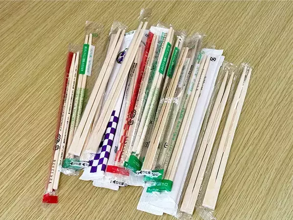 もらった割り箸、そのまま棚に入れてない？　100均アイテムを使った収納術に「もう手放せない」