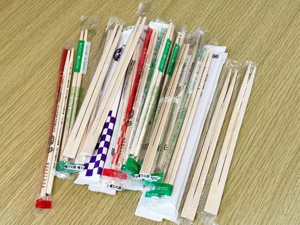 もらった割り箸、そのまま棚に入れてない？　100均アイテムを使った収納術に「もう手放せない」