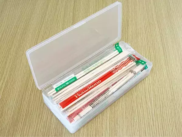 もらった割り箸、そのまま棚に入れてない？　100均アイテムを使った収納術に「もう手放せない」