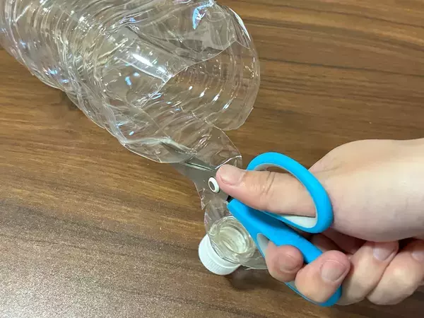 2Lペットボトルで0円簡単DIY！　家中で使える『ミニゴミ箱』の作り方【5分で完成】