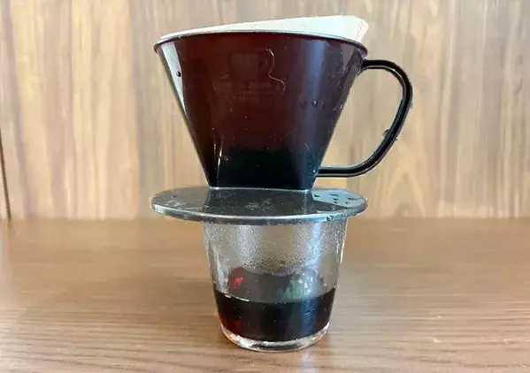 アイスコーヒーに『半分』注ぐだけ！　思わぬ飲み方に「びっくりするほど合う」