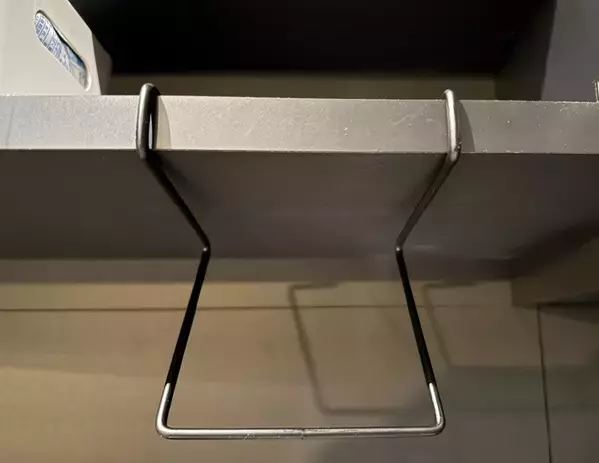 ダイソーの『ワイヤースタンド』を逆さまにすると…？　驚きの活用アイデア7選