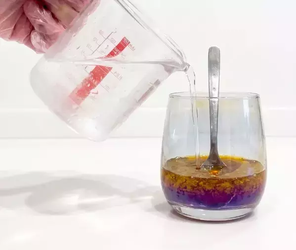 インスタントコーヒー『1g』を水に溶かして…　完成したものに「麦茶にそっくり」