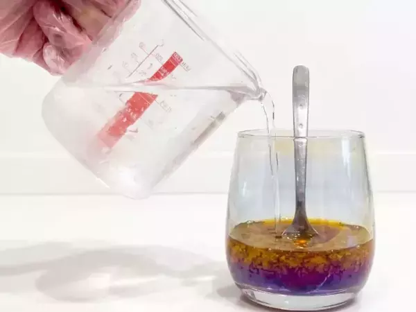 インスタントコーヒー『1g』を水に溶かして…　完成したものに「麦茶にそっくり」