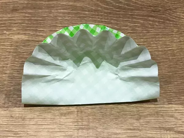おかずカップは仕切りだけじゃない！　“アイスの棒”を差してみると「快適になった！」